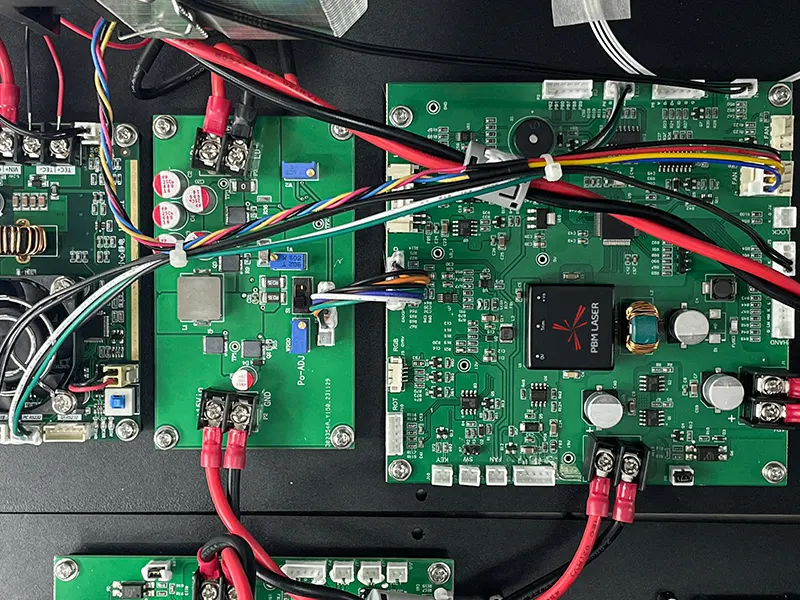 Module laser multi-longueurs d'onde pour les opérations chirurgicales